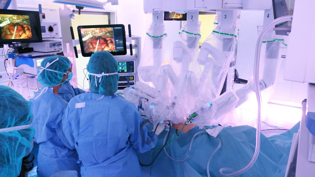 Cirugía Robótica con Sistema quirúrgico Da Vinci