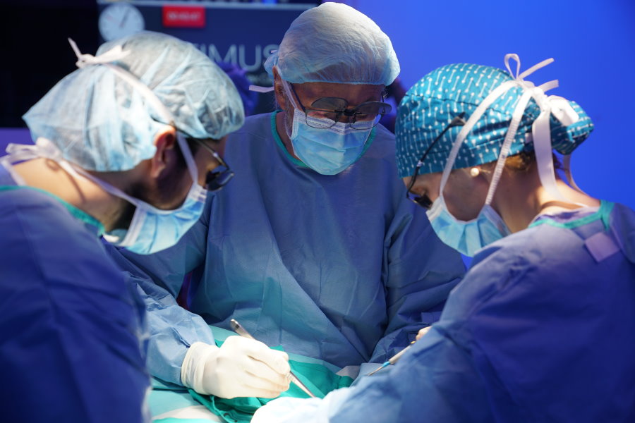 Histerectomía total TaTME. Equipo de cirujanos en Barcelona